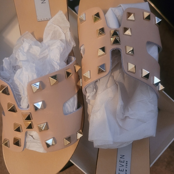 Grady-studded sandals - Picture 3 of 3